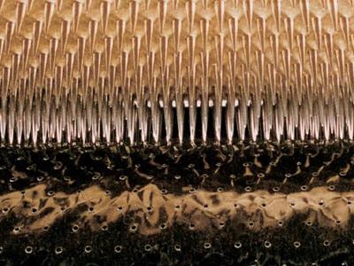 Perforation par aiguille chaude.